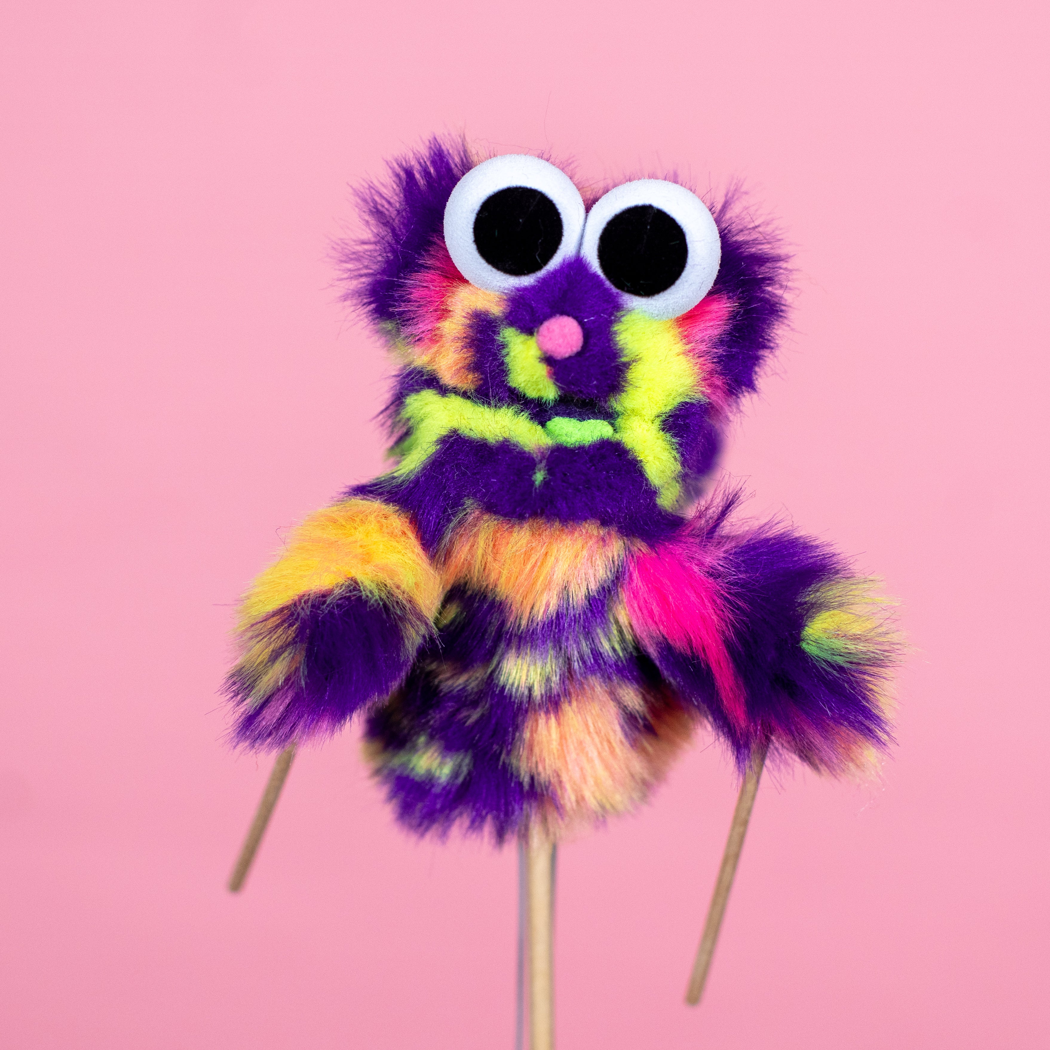 Tiny Neon (Finger Puppet) – Ragmop & Goose